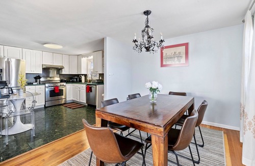 Waltham Apartment | Beautiful 3BD/1BA apartment W Parking 6373