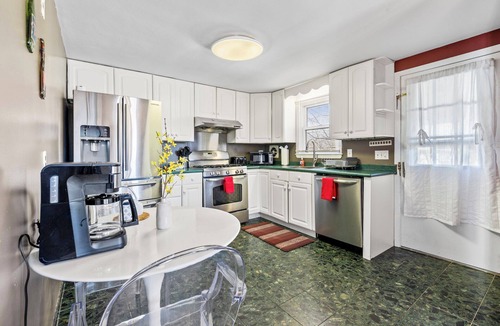 Waltham Apartment | Beautiful 3BD/1BA apartment W Parking 6373