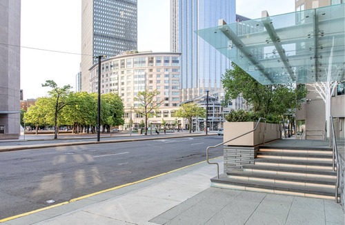 Prudential - St. Botolph Apartment | Beautiful 3BR 2BA Condo in back bay heart
