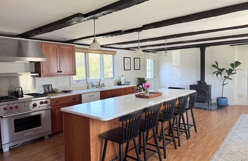 Putney Other | Beautiful 4 bedroom farmhouse- sleeps 8, jacuzzi tub, amazing kitchen