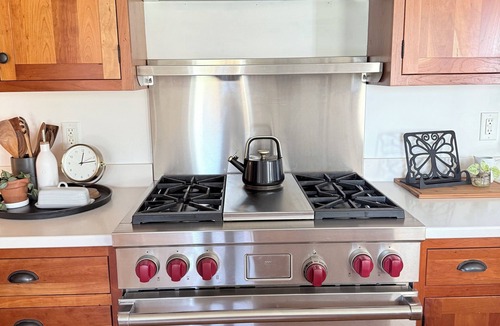 Putney Other | Beautiful 4 bedroom farmhouse- sleeps 8, jacuzzi tub, amazing kitchen