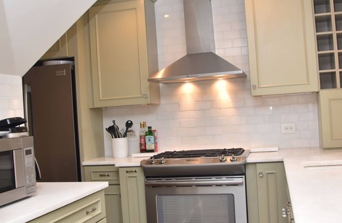 Falmouth House | Beautiful 5 Bedroom House with Pool & Guest House - Steps to Beach & Town