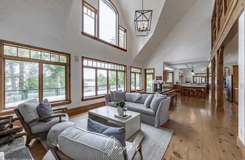 Bala Cottage | Beautiful 6 bed 5 bath cottage on Lake Muskoka with Boathouse