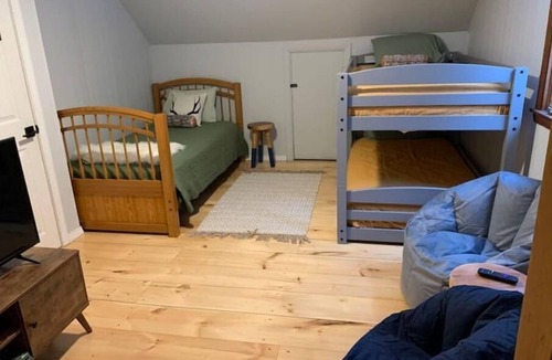 Wilmington Cabin | Beautiful 6 Bedroom Ski Lodge minutes to Mt. Snow