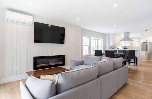 West Somerville Apartment | Beautiful and Spacious 4BD Condo in Somerville