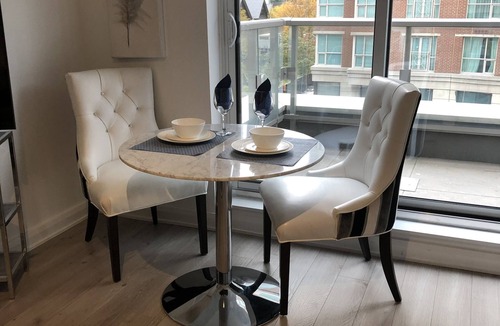 Bloor-Yorkville Condo | Beautiful Apartment in the Heart of Yorkville