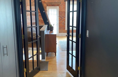 Corning Apartment | Beautiful apartment, located directly on Market street