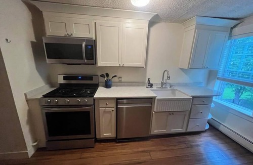Bristol Apartment | Beautiful Bristol 2BR Apartment Right Next To The Bay