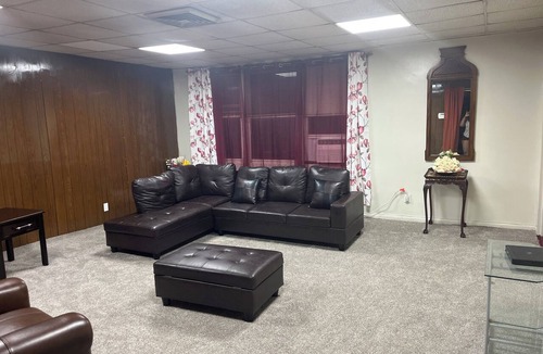 East Flatbush Apartment | Beautiful Brooklyn Home Spacious Clean & Comfortable