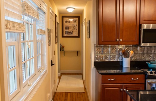 Post Mills House | Beautiful & Charming 3bedroom house with WiFi & Air Conditioning on NH/VT Border
