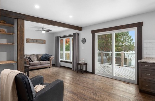 Purdy Cottage | Beautiful Cozy 3 Bedroom Cottage on the Lake