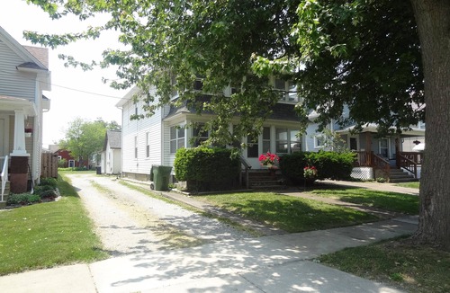 Fairport Harbor Cottage | Beautiful cozy cottage retreat