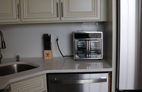 Roosevelt Apartment | Beautiful & Elegant 3 bedroom 2nd floor apartment
