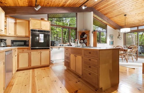 East Boothbay House | Beautiful hidden Waterfront Retreat with Rocky Beach