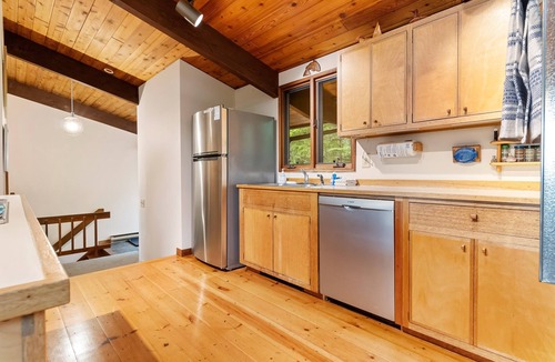 East Boothbay House | Beautiful hidden Waterfront Retreat with Rocky Beach