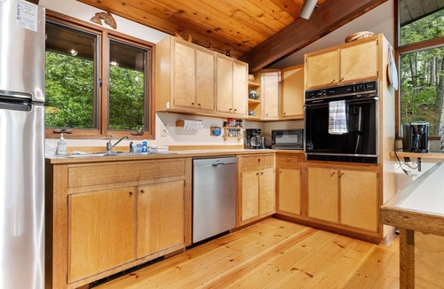 East Boothbay House | Beautiful hidden Waterfront Retreat with Rocky Beach