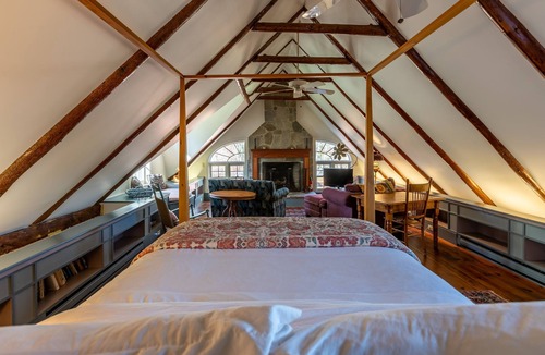 Hartland Four Corners House | Beautiful Historic Country Estate – Modern Comfort in Okemo Valley