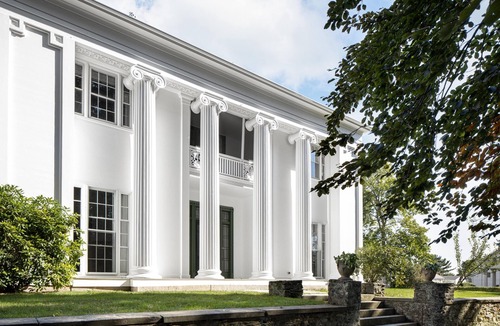 Middletown House | Beautiful historic home in Newport
