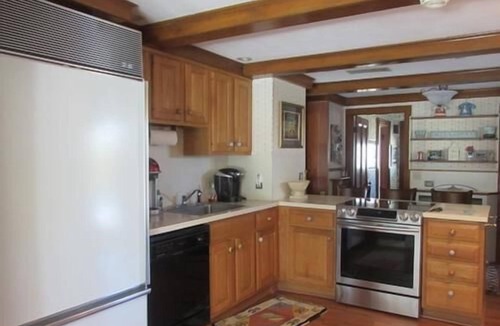 Chatham House | Beautiful Home In Chatham, MA. Private Pool. 2 Min Walk to Town, 8 to Beach! A/C