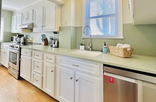 East Shore House | Beautiful Home near Light House Beach