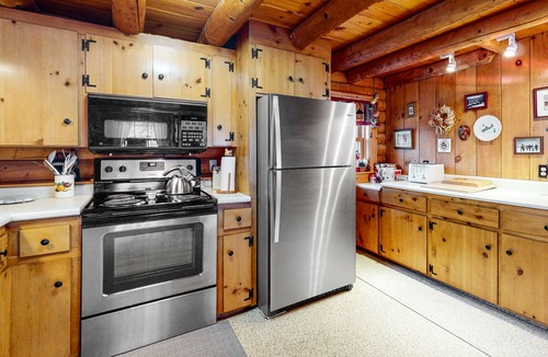 Ludlow House | Beautiful home near lifts with wood-burning fireplace, mountain views & cable