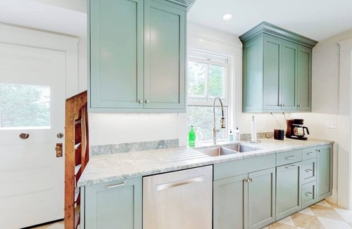 Wiscasset House | Beautiful home with Ping-Pong, fast WiFi & W/D - walk to dining