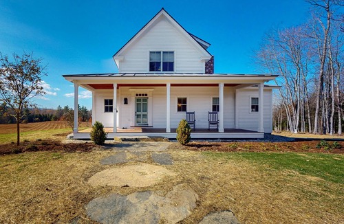 South Londonderry House | Beautiful house w/mountain views, hot tub, fireplace, air hockey, bbq, a/c