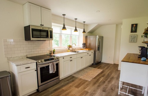 Alton Apartment | Beautiful inside & out!
