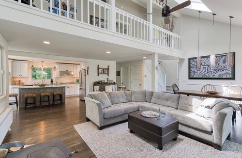 Monterey House | Beautiful Lake Retreat