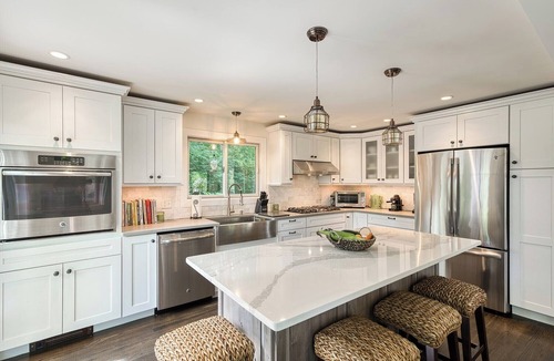 Monterey House | Beautiful Lake Retreat