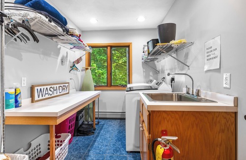 Alder Creek House | Beautiful lakefront home perfect for multifamily vacation