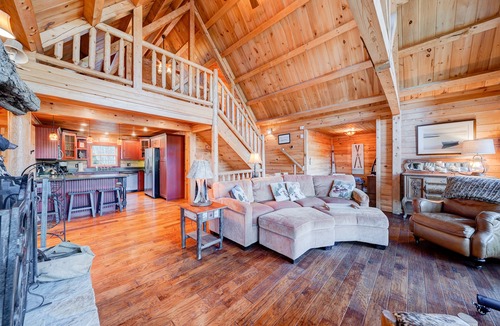 Wilmington Cabin | Beautiful Lakefront Log Cabin 15 Minutes from Mount Snow