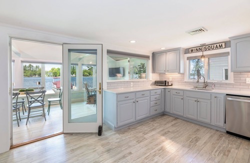 Lochmere House | Beautiful Lakeside Memory Maker