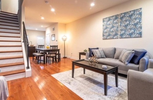 Newbold Bed & Breakfast | Beautiful Lux 4 Bedroom*Near PENN/CHOP*Roof Deck