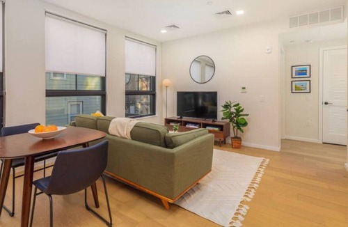 Mission Hill Apartment | Beautiful Mission Hill 1Br/Ba!