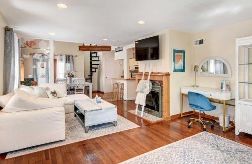 Portsmouth House | Beautiful Portsmouth Cottage By the Sea with Jacuzzi