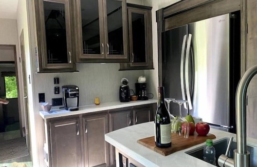 Mount Tremper House | Beautiful RV on the Esopus Creek EARLY SEASON SPECIAL! 199/NIGHT IN MAY-JUNE