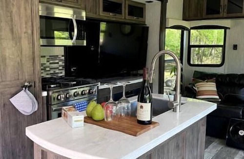 Mount Tremper House | Beautiful RV on the Esopus Creek EARLY SEASON SPECIAL! 199/NIGHT IN MAY-JUNE