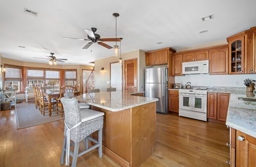 Beach Haven Terrace House | Beautiful Shore Getaway! Walk To Beach And Restaurants In Minutes!