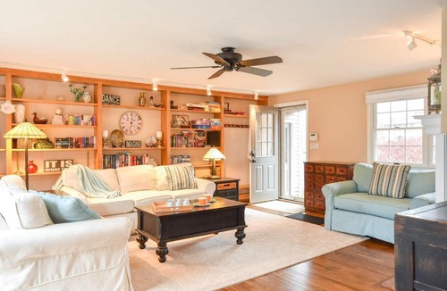 Eastham House | Beautiful Spacious Family Retreat w Pool