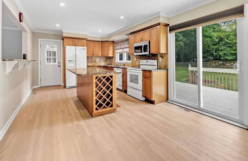 Stamford House | Beautiful & Spacious home in Downtown Stamford CT! 40 min to NYC!