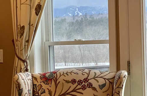 Stowe House | Beautiful & spacious home -Mountain View & hot tub