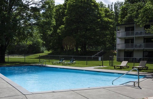 Warren Apartment | Beautiful studio unit at resort, sleeps 2