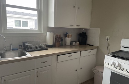 Salem Apartment | Beautiful Sunny Apartment in Salem