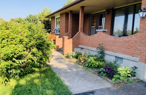 Welland House | Beautiful upper unit countryside large cozy rooms near Niagara Falls