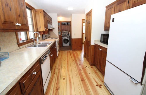 South Chatham House | Beautifully Maintained 3BR Colonial Close to Forest Beach (1577)