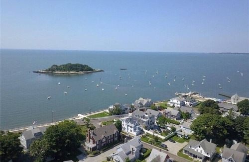 Madison Center House | Beautifully renovated beach cottage.