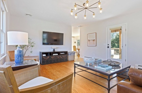 East Harwich House | Beautifully Renovated Cape Cod Retreat near Pleasant Bay & Top Attractions