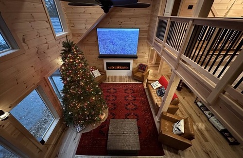 Bradford House | Beautifully Renovated Lake House