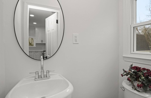 Trumbull House | Beautifully Renovated Fully Furnished House W/ Garage